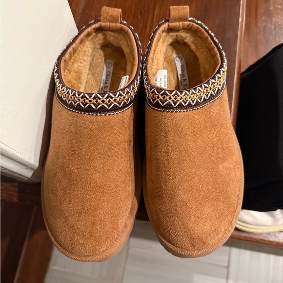 Slippers - Picture 3 of 3